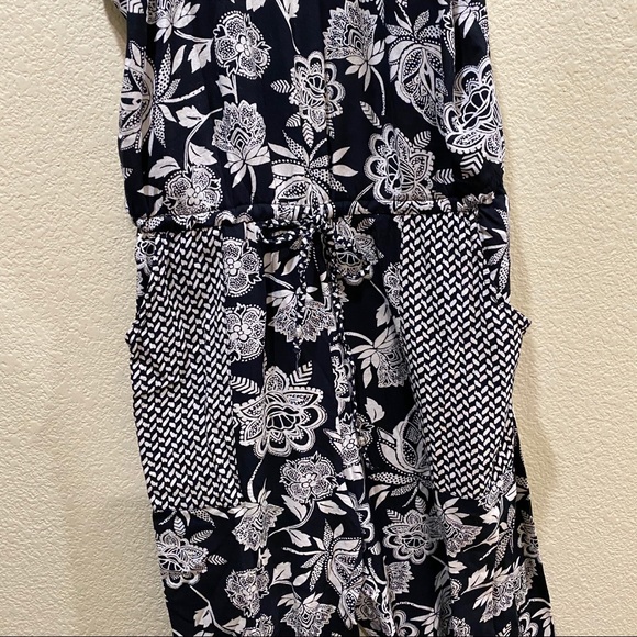 American Eagle Black Floral Jumpsuit - Picture 4 of 10